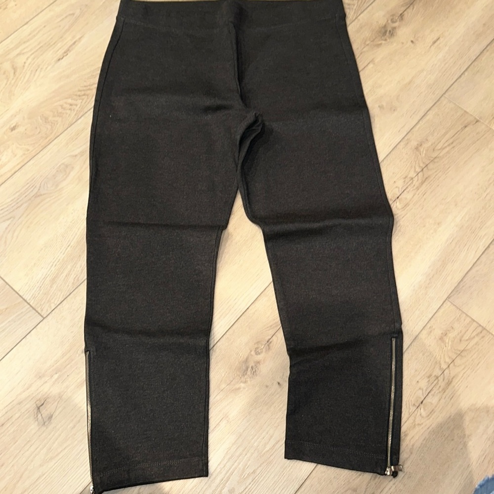 Women’s GAP size XL color charcoal grey.
